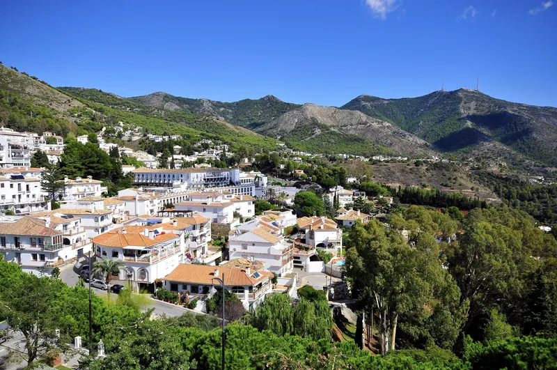 Uitzicht vanaf een uitzichtpunt in Mijas Pueblo